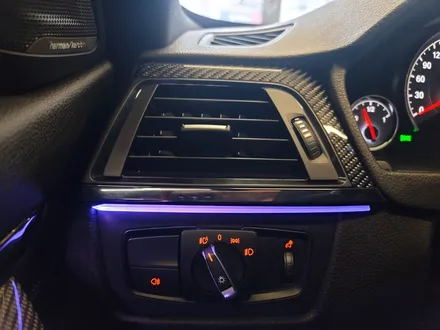BMW M4 리츠 스마트 엠비언트. 엠비언트가 불어넣는 생기.