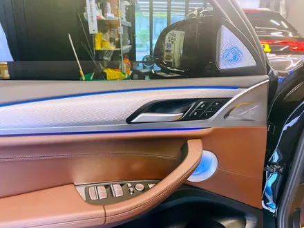 BMW G02 X4 엠비언트 연동 스피커 세트. BMW 실내 엠비언트와 스피커 추천.