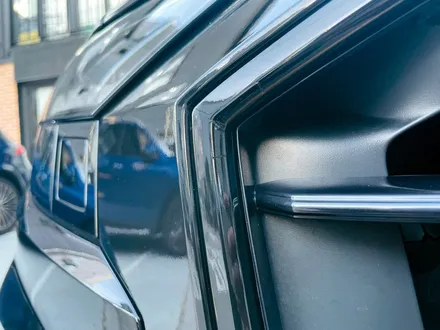 아우디 Q8 블랙팩 50TDI. 엠블럼까지 완벽한 블랙팩 시공.