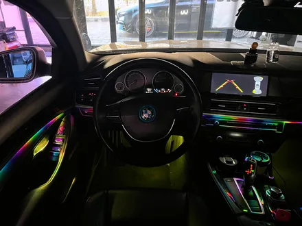 BMW F10 5시리즈 리츠 무빙 액티브 엠비언트 시공 작업.