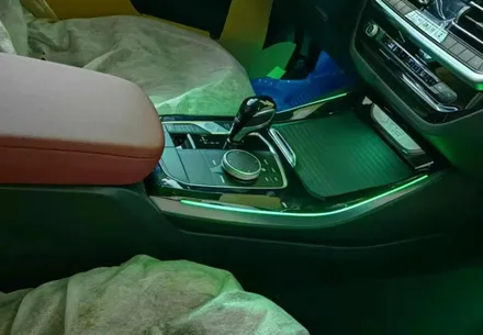 BMW X3 X4 iX3 기어패널 엠비언트 확장 시공 작업.