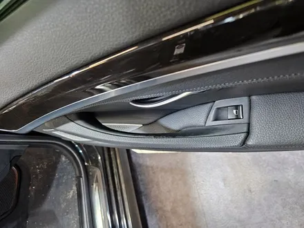 BMW F10 5시리즈 실내 도어 손잡이 수리 교체.
