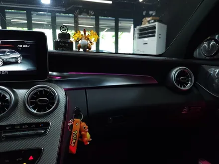 벤츠 W205 C클래스 순정 엠비언트 광량업 패키지.
