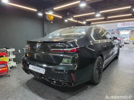 BMW G70 7시리즈 M범퍼 교체 760 버전.