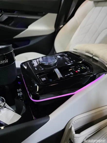 BMW G60 5시리즈 기어패널 + 선루프라인 실내등 엠비언트.