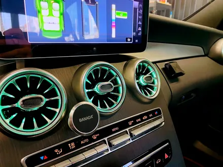 벤츠 W205 C클래스 64컬러 송풍구 엠비언트. 후석까지 화려한 분위기로.