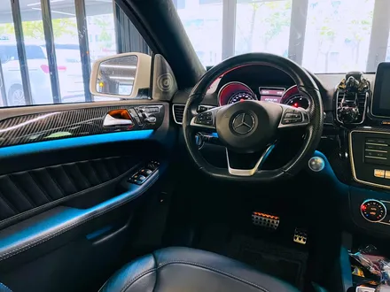 벤츠 W166 GLE350 리츠 스마트 엠비언트. GLE 인테리어에 어울리는 감각적인 분위기.