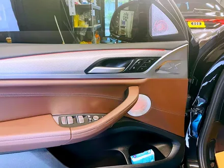 BMW G02 X4 엠비언트 연동 스피커 세트. BMW 실내 엠비언트와 스피커 추천.