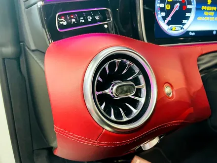 벤츠 W222 S63 AMG 터빈 송풍구 벤츠 W222 S63 AMG 카브리올레 엠비언트 패키지 전후석 송풍구 모두에 엠비언트 더하기.