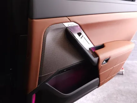 BMW G70 i7 7시리즈 엠비언트 확장 패키지