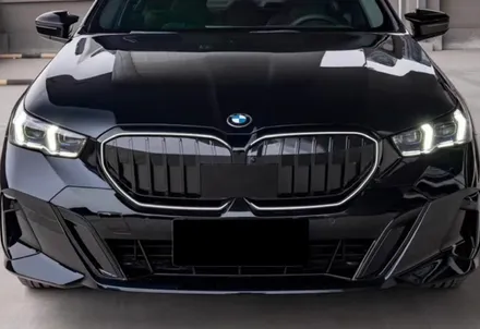 BMW G60 5시리즈 아이코닉글로우 블랙 그릴 순정부품.