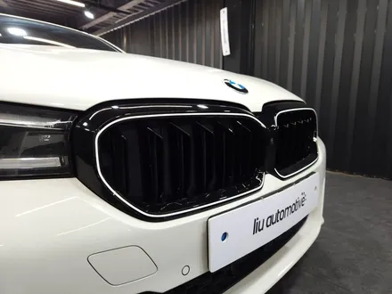 BMW 6GT 아이코닉 글로우 프론트 그릴