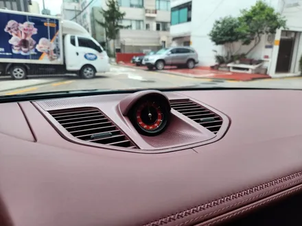 포르쉐 976 파나메라 2024 크로노 시계 설치.