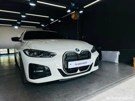 BMW 그릴 교체 G22 4시리즈 아이코닉 글로우.