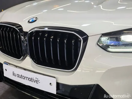 BMW 그릴 교체 G02 X4 아이코닉 글로우.