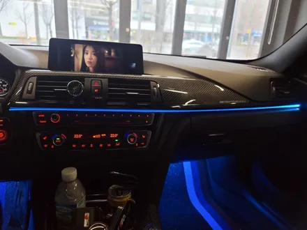 BMW M4 리츠 스마트 엠비언트. 엠비언트가 불어넣는 생기.