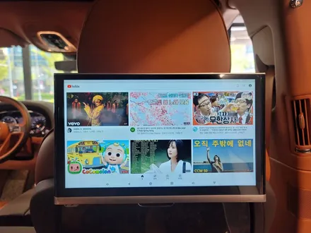 벤틀리 벤테이가 후석 리어 모니터. 장시간 운전을 위한 후석 모니터 설치 시공.