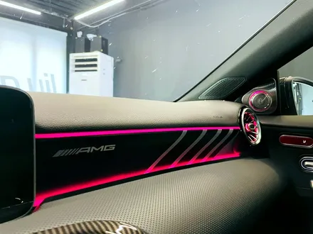 벤츠 A45 AMG 루프스킨 + 인테리어 튜닝 패키지. 부메스터 + AMG 핸들 + AMG 대쉬보드 패널 + 후석 송풍구.