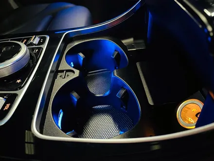 벤츠 C클래스 C220d 실내 엠비언트 풀세트. 리츠 스마트 엠비언트와 터빈 송풍구로 드레스업.