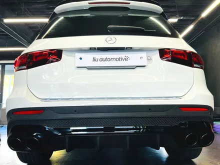 벤츠 GLB200d 45AMG 타입 디퓨저 세트. AMG 리어 디퓨저로 완성되는 뒷모습.