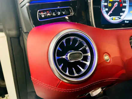 벤츠 W222 S63 AMG 터빈 송풍구 벤츠 W222 S63 AMG 카브리올레 엠비언트 패키지 전후석 송풍구 모두에 엠비언트 더하기.