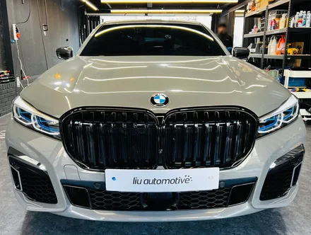 BMW G12 7시리즈 익스테리어 바디 패키지. 블랙 그릴 + 사이드미러 + 카본 스포일러.