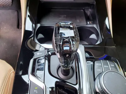 BMW G01 X3 크리스탈 기어노브 교체. 1:1 교체 시공.