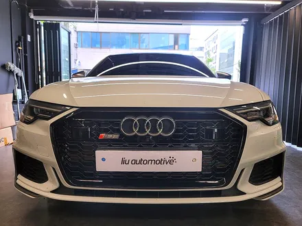 아우디 A6 C8 신차 출고 패키지 (S6그릴+RS6그릴+디퓨저+스포일러+미러+테일램프+실내엠비언트+컵홀더설치+타공기어노브+S6시동버튼+후석USB설치+안전벨트엠비언트+크롬죽이기).
