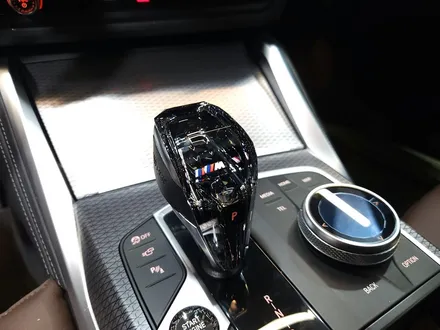 BMW i4 크리스탈 기어노브.