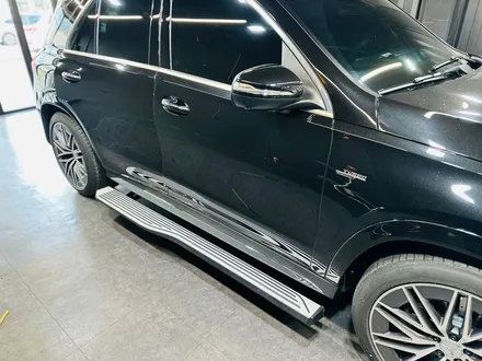 벤츠 GLE 53AMG 전동 사이드스텝.