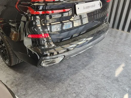 BMW X7 M60 버전 사이드스커트 교체 블랙팩.