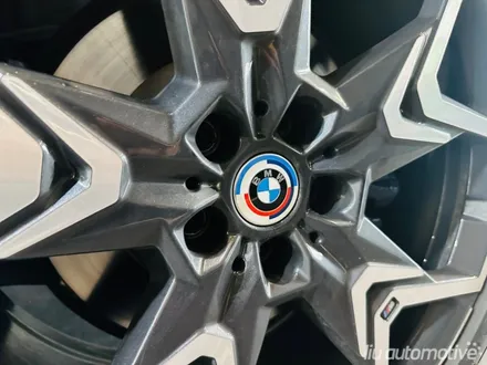 BMW U10 X2 50주년 정품 엠블럼 교체.