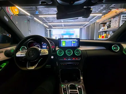 벤츠 C클래스 쿠페 송풍구 엠비언트. 드라이빙에 즐거움을 주는 송풍구 엠비언트.