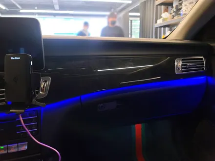 벤츠 W218 CLS 리츠 스마트 엠비언트. CLS에 어울리는 감각적인 분위기.