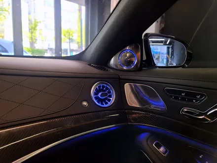 벤츠 W222 S63 AMG 터빈 송풍구 엠비언트. 전후석 송풍구 모두에 엠비언트 더하기.