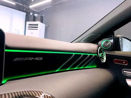 벤츠 A45 AMG 루프스킨 + 인테리어 튜닝 패키지. 부메스터 + AMG 핸들 + AMG 대쉬보드 패널 + 후석 송풍구.