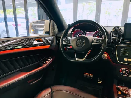 벤츠 W166 GLE350 리츠 스마트 엠비언트. GLE 인테리어에 어울리는 감각적인 분위기.