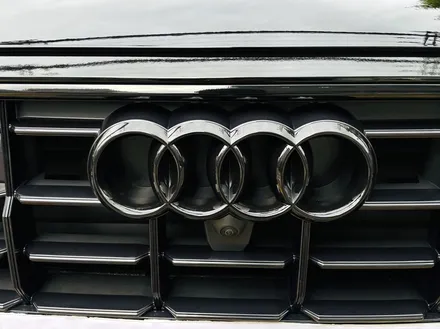 아우디 Q8 50TDI 블랙팩 + 실내 카본트림 교체. 인테리어와 익스테리어 모두 시크하게.