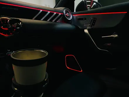 벤츠 C118 CLA 엠비언트 AMG 패키지. 미드레인지 스피커 + AMG 바 엠비언트 + AMG 핸들커버.