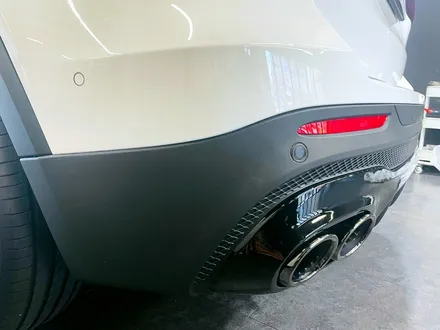 벤츠 GLB AMG 디퓨저 세트. AMG 리어 디퓨저로 완성되는 뒷모습.