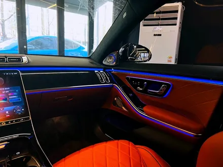 벤츠 W223 S클래스 4D 부메스터 + 액티브엠비언트 세트. 화려한 퍼포먼스 최강조합.
