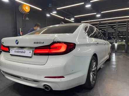 BMW G30 5시리즈 LCI 테일램프 교체 순정 부품. 믿을 수 있는 순정 테일램프.