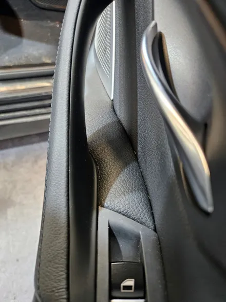 BMW F10 5시리즈 실내 도어 손잡이 수리 교체.