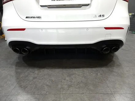 벤츠 A45 AMG 디퓨저 립 + 블랙팩 엠블럼 교체.