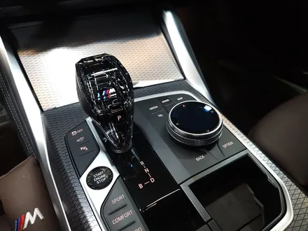BMW i4 크리스탈 기어노브.