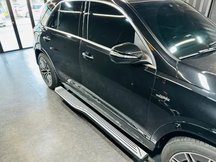 벤츠 GLE 53AMG 전동 사이드스텝.