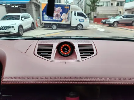 포르쉐 976 파나메라 2024 크로노 시계 설치.