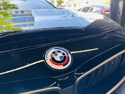 BMW 50주년 엠블럼 교체 순정부품.