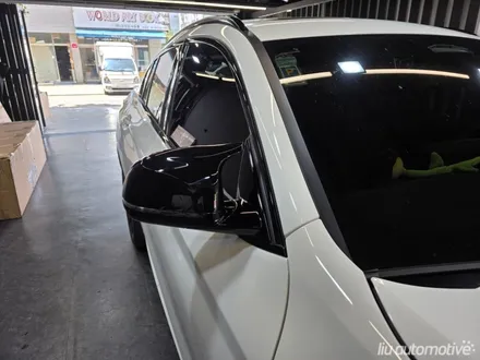 BMW 그릴 교체 G02 X4 아이코닉 글로우.
