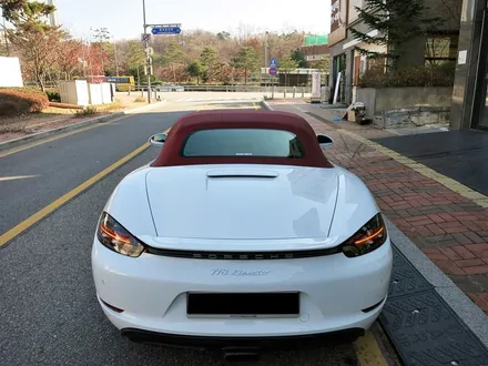 포르쉐718박스터 솔라가드 새턴 썬팅 수원 광교점에서 시공했어요
